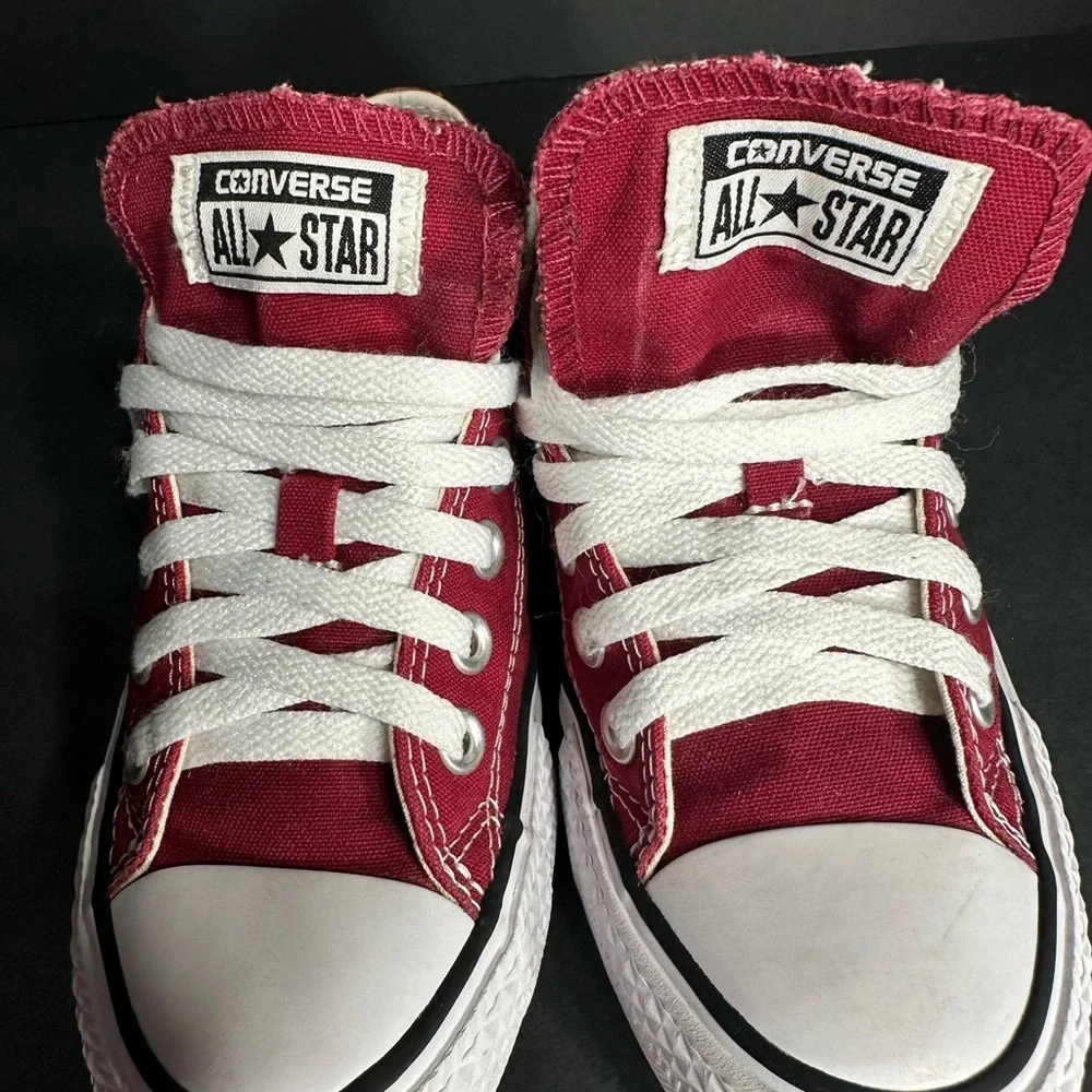 Converse Kids Red All Star Sneakers pre Owned Exellent condition size 4.5